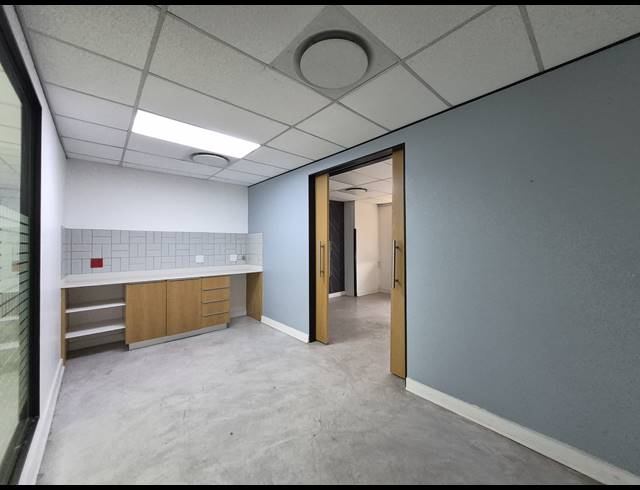 6,233M² OFFICE FOR SALE IN HYDE PARK